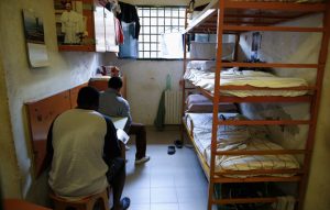 una-cella-del-carcere-di-regina-coeli-a-roma-il-6-giugno-2013-tony-gentile-reuterscontrasto